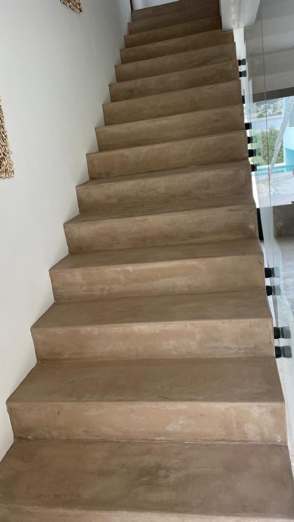 Hormigón fratasado fino decorativo en viviendas