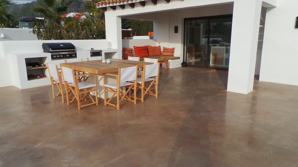 Hormigón fratasado fino decorativo en viviendas 2024